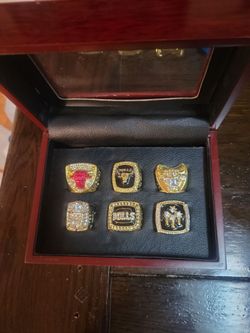 Bulls 6 Replica Champion Rings in a Case