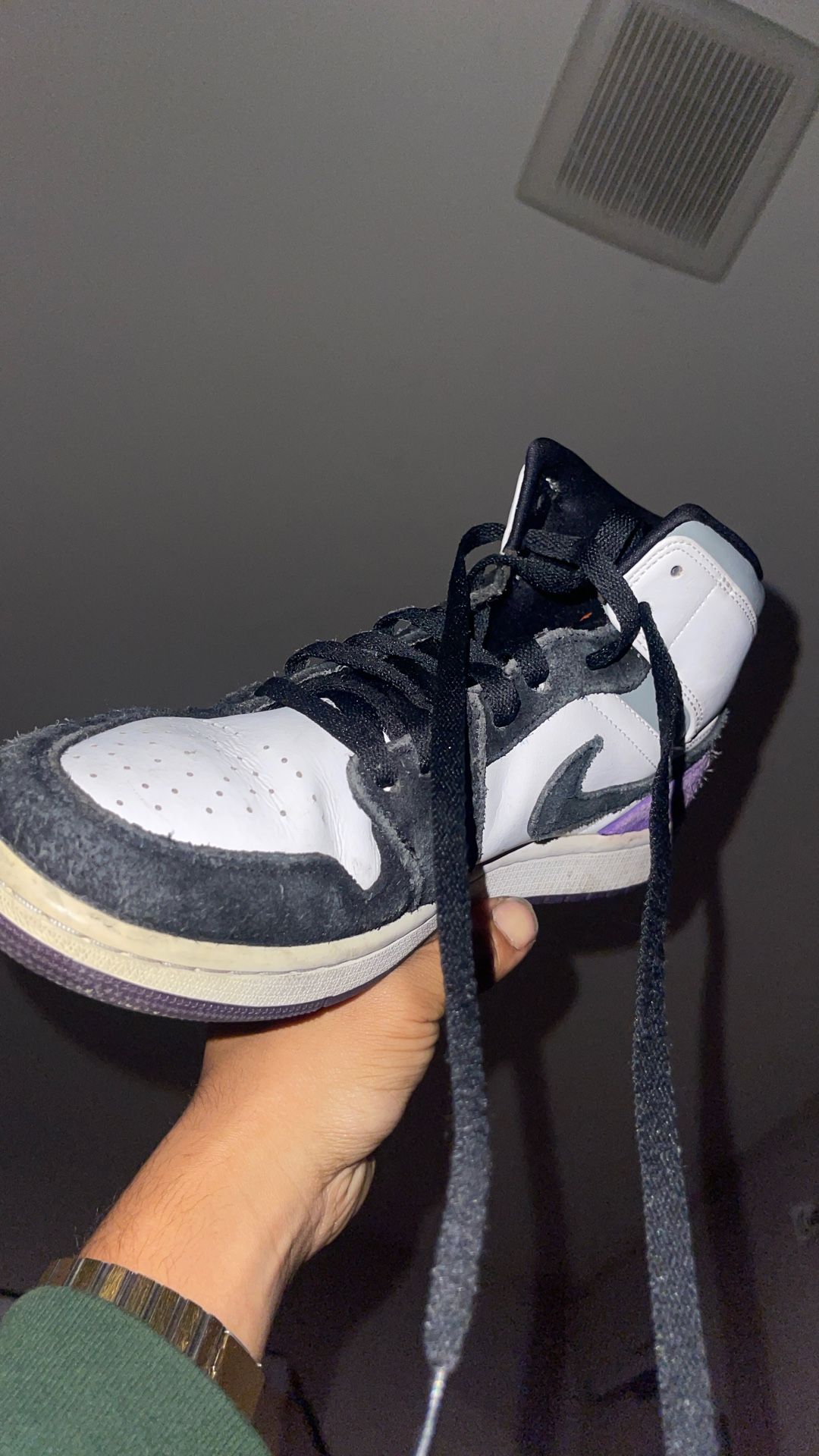 Air Jordan 1 Mid SE 'Varsity Purple' Size 9!