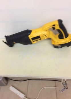 DeWalt DC385 Reciprocating Saw 18V Variable Speed with one battery