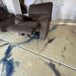 Manual Rocker Swivel Recliner Chair In Excellent Condition 