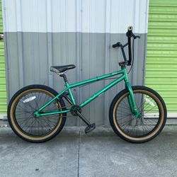 HARO BMX BIKE /SIZE TIRES 20”
