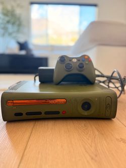 Xbox 360 Halo Special Edition Console with Controller