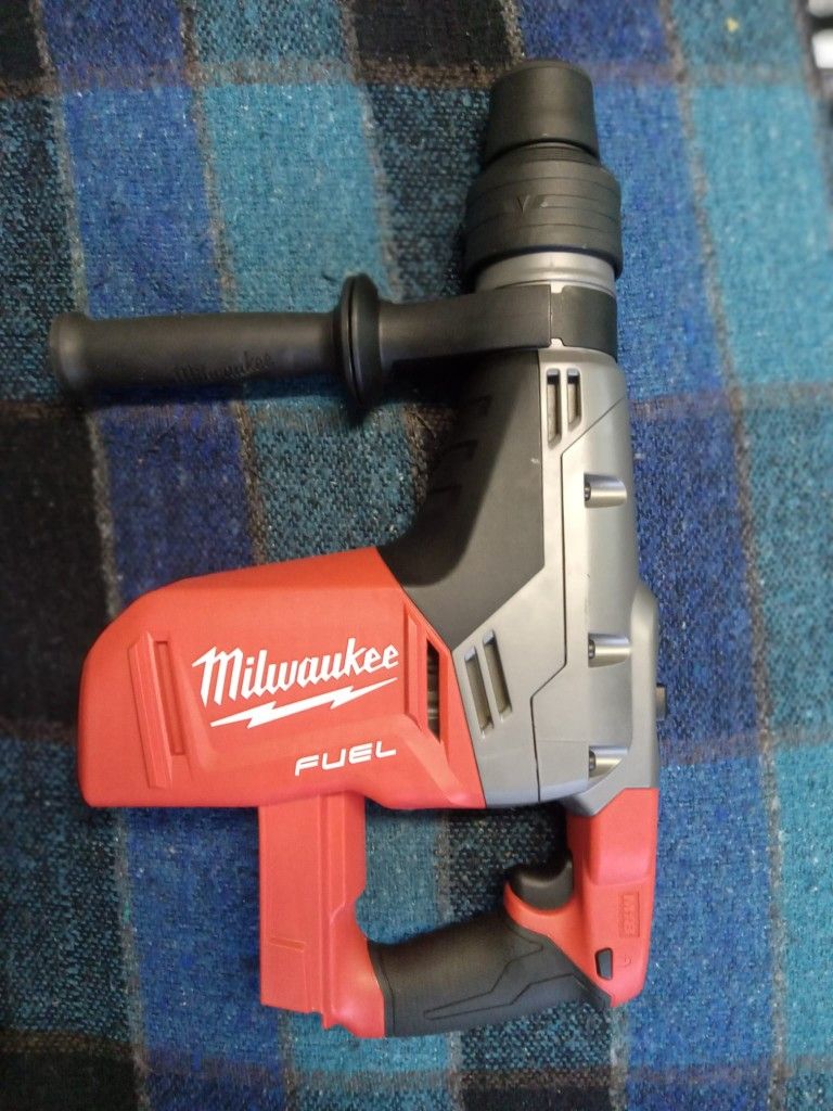 Milwaukee
M18 FUEL 18V Lithium-Ion Brushless Cordless 1-9/16 in. SDS-Max Rotary Hammer (Tool-Only)