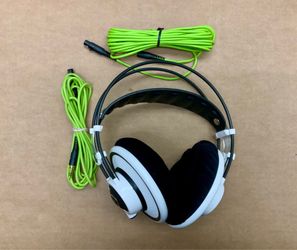 AKG by Harmon Premium Class Reference Headphones Q701 White the Quincy Jones Signature Line Earphones Earphone Music Audio Sound Soundstage Classical