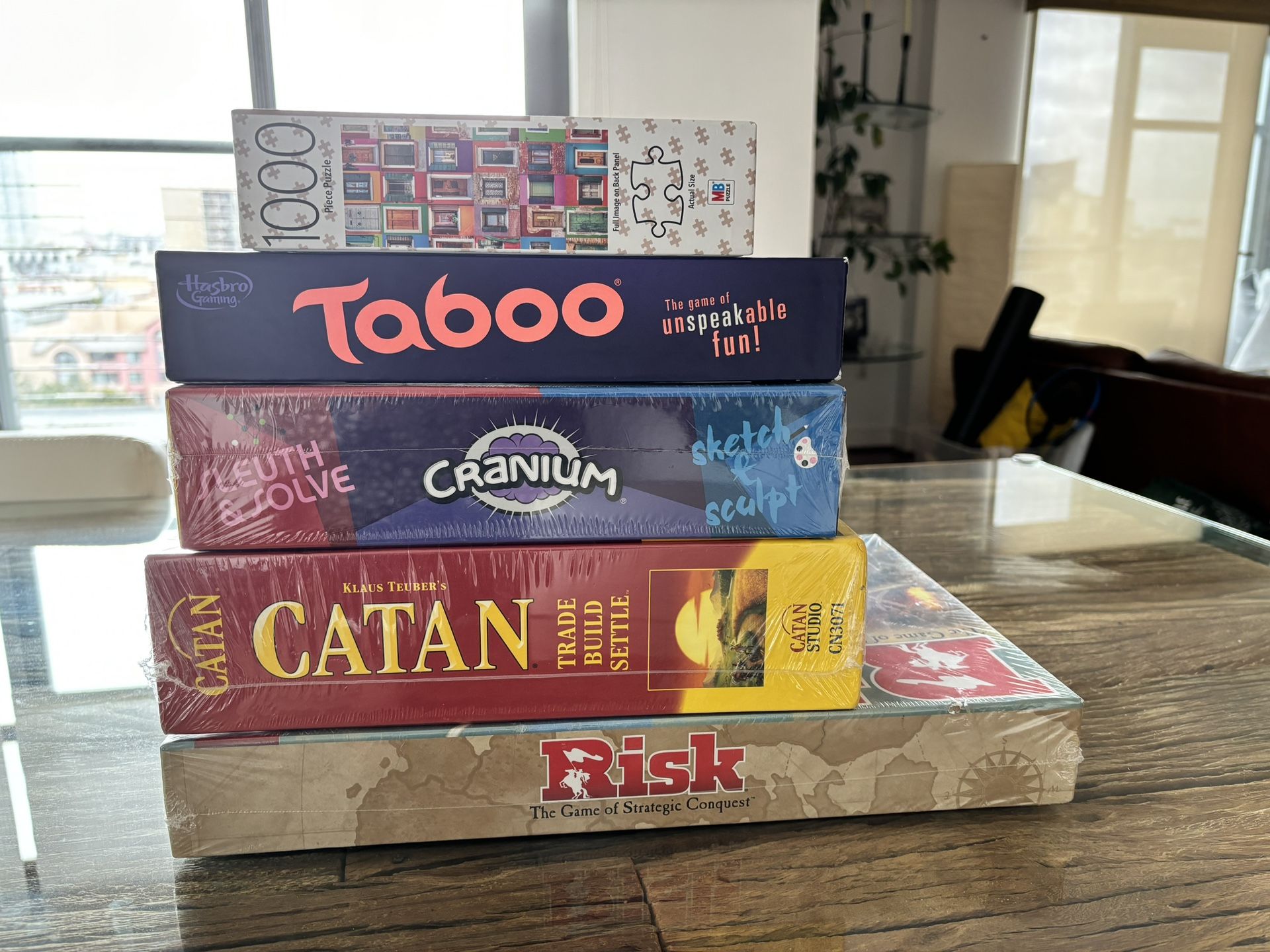 Games : Catan, Risk, Taboo, Puzzle, Cranium, Coloring