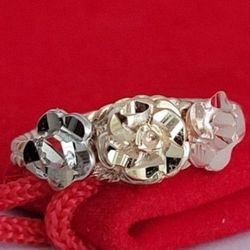 ❤️ 14k Size 6.5 Beautiful Solid Yellow Gold Diamond Cut Rose-Shaped Design Ring! /Anillo de Oro con Rosas de Corte de Diamante! 👌🎁Post Tags: Anillo 