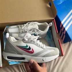 Nike Women shoes 5Y