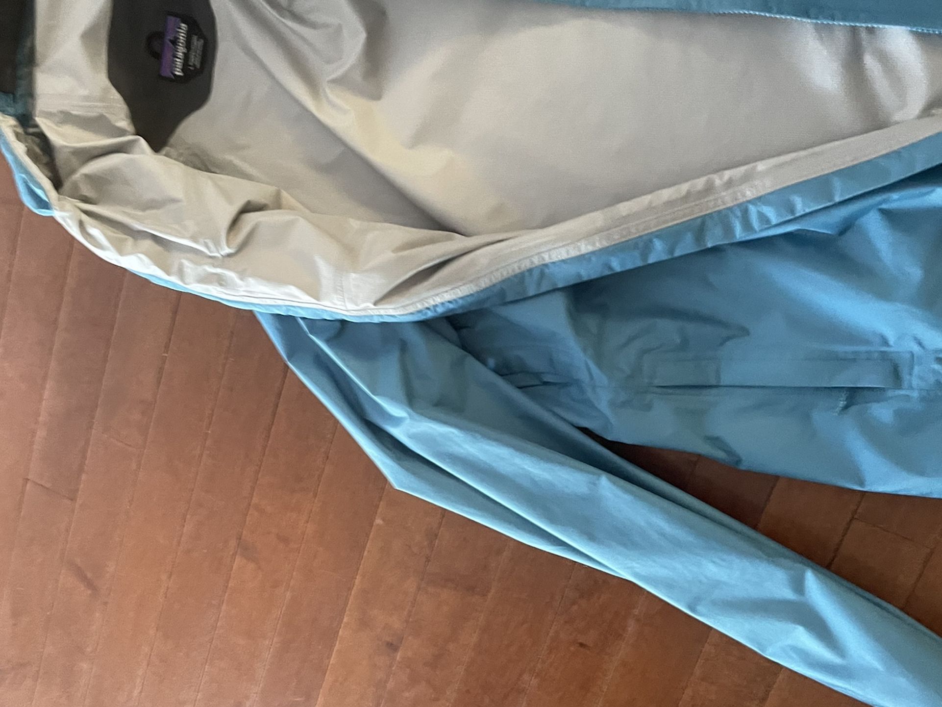 Patagonia Women Rain Jacket size L