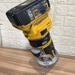 Dewalt DCW600 20V XR Brushless Cordless Compact Router Power With Battery