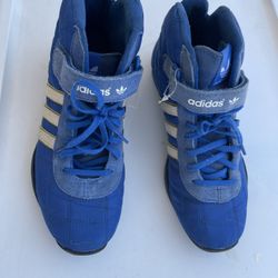 Adidas - Mens size 5