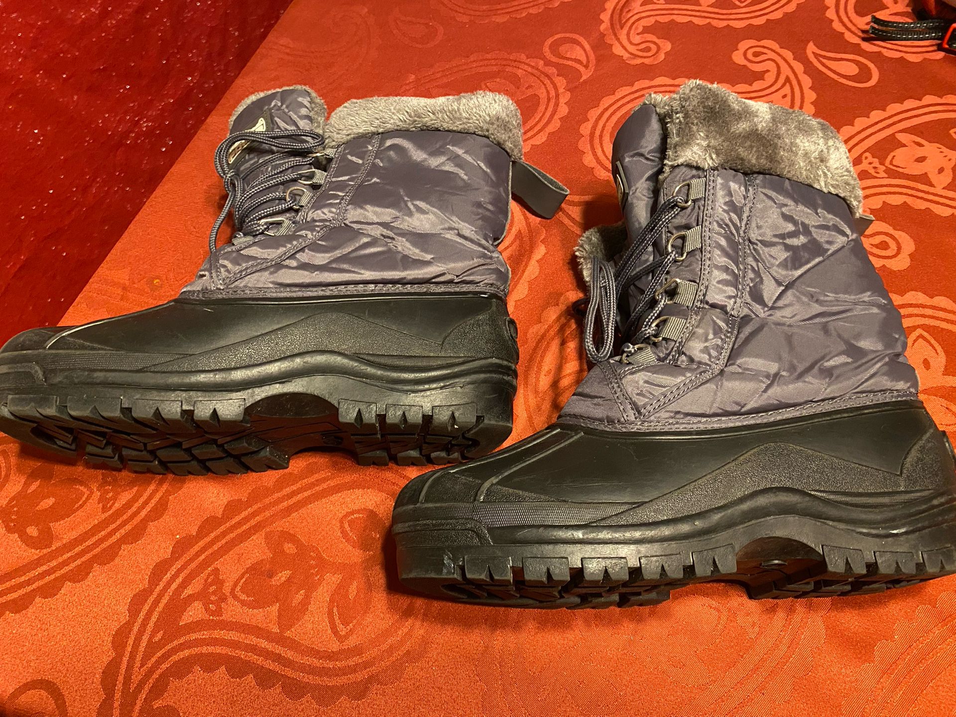 Women’s Polar Snow Boots Size 9 Gray