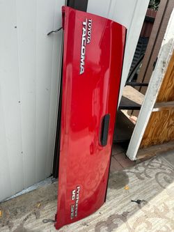 2009. Toyota tacoma. Tail gate. Parts