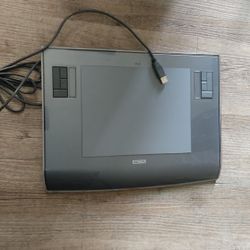 Wacom Intuos 3 Graphics Tablet (Model: PTZ-630) For Sale 
