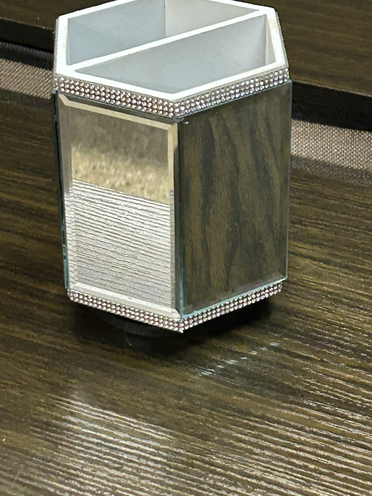 Spinning Mirrored Container