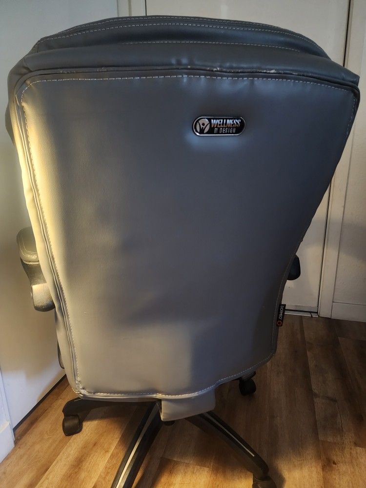OFFICE CHAIR