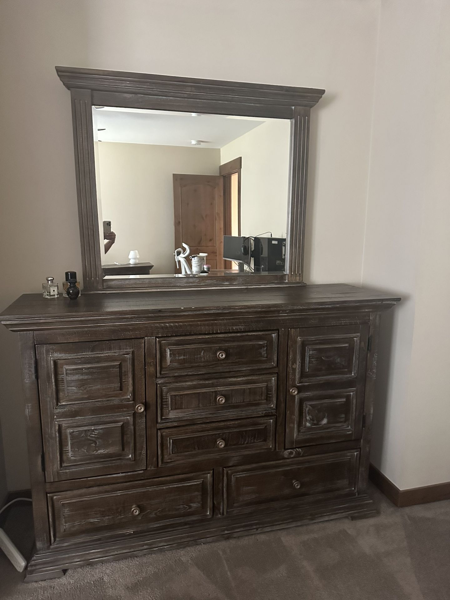 Ashley Wyndahl 5 Drawer Dresser and Mirror& 2 Nightstands