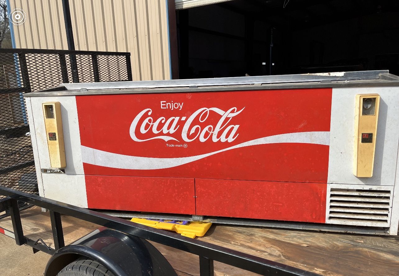 3 Lid Coke Box