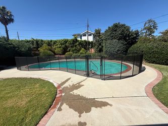Removable safety pool fence