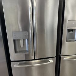 GE 33 Inches Wide Top And Bottom Refrigerator 
