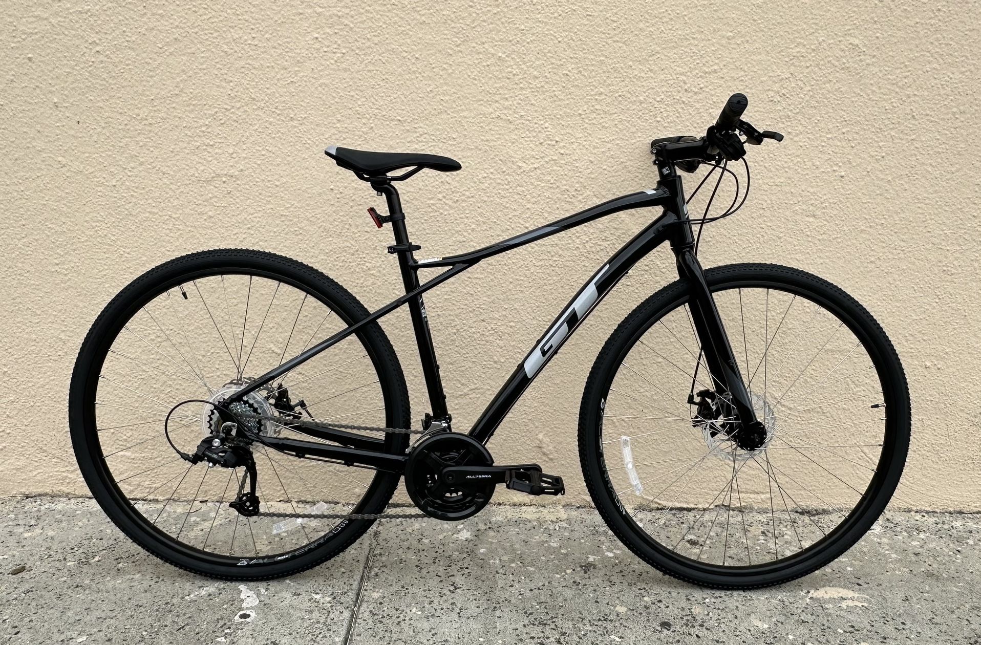Brand New GT Transeo Sport Hybrid Bike.