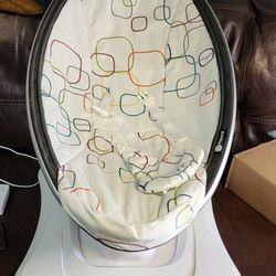 4 MOMS INFANT MAMAROO SWING FOR BABIES