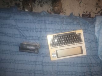 RADIO SHACK TRS+80 PORTABLE COMPUTER