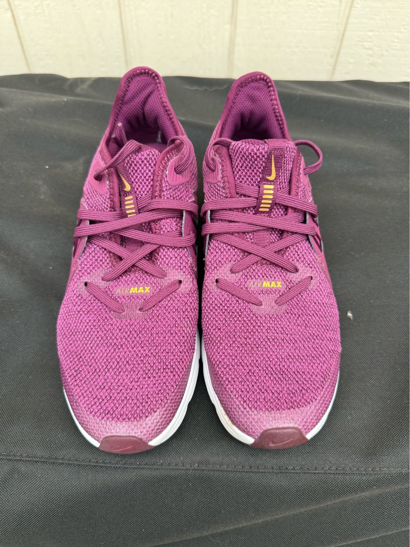 Fuschia youth airmax size 5