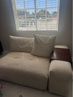 BLISS AMERICAN SIGNATURE COUCH BOUCLE