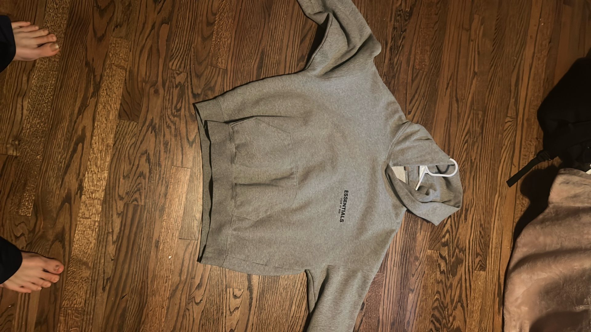 MENS ESSENTIALS HOODIE SIZE MEDIUM