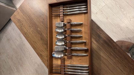 Vintage 1847 Rogers Bros DAFFODIL Stainless Flatware Set 49 Pcs Wood Tray Service