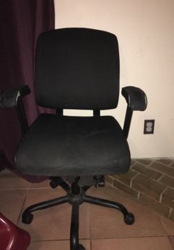 Office chair, amazing condition no tears