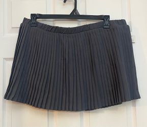 Brand new Juniors gray pleated woven mini skirt size XL