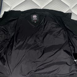 Canada Goose Size M