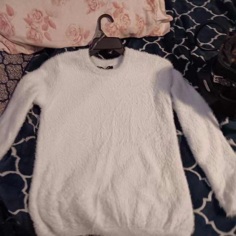 WHITE CASHMERE SWEATER 