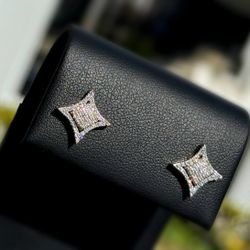 Jewelry 10k solid yellow gold natural diamonds 0.30 CTW beautiful earring’s