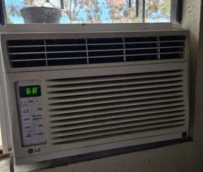 WINDOW AIR CONDITIONER