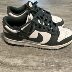 Men’s Dunk Green Size 9