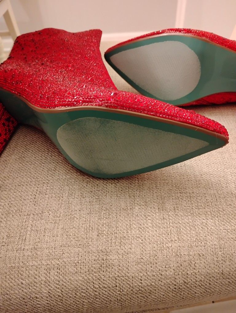 Betsey Johnson Ankle Boot
- Size 10