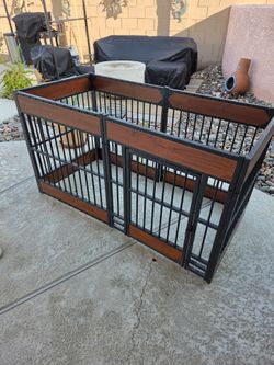 Metal And Wood Dog Kennel