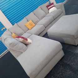 Modern Sectional Couch With Ottomans, Very Nice 
