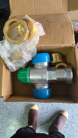 Zurn Wilkins 3/4 in mixing valve