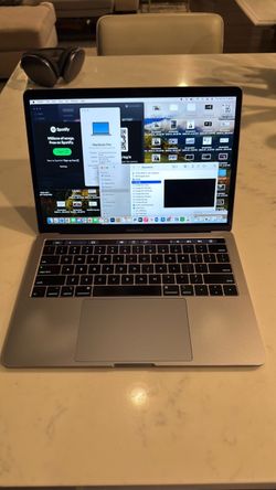 13" MacBook Pro Touchbar 500GB SSD 16GB 2.8ghz i7