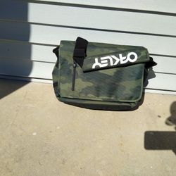 Oakley Camo Street Messenger Bag