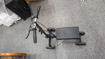 Knee Scooter . City of Orange 🍊. $40