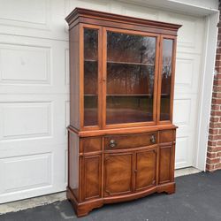 Vintage Bernhardt Mahogany China Cabinet Display Hutch