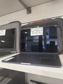 APPLE A3240 LAPTOP