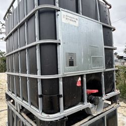  Water Container 250 Gallon w/Composite Metal Pallet Base