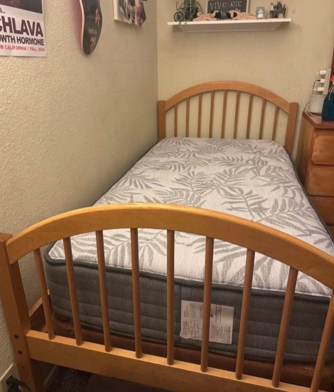 Twin Size Bed π With Mattress