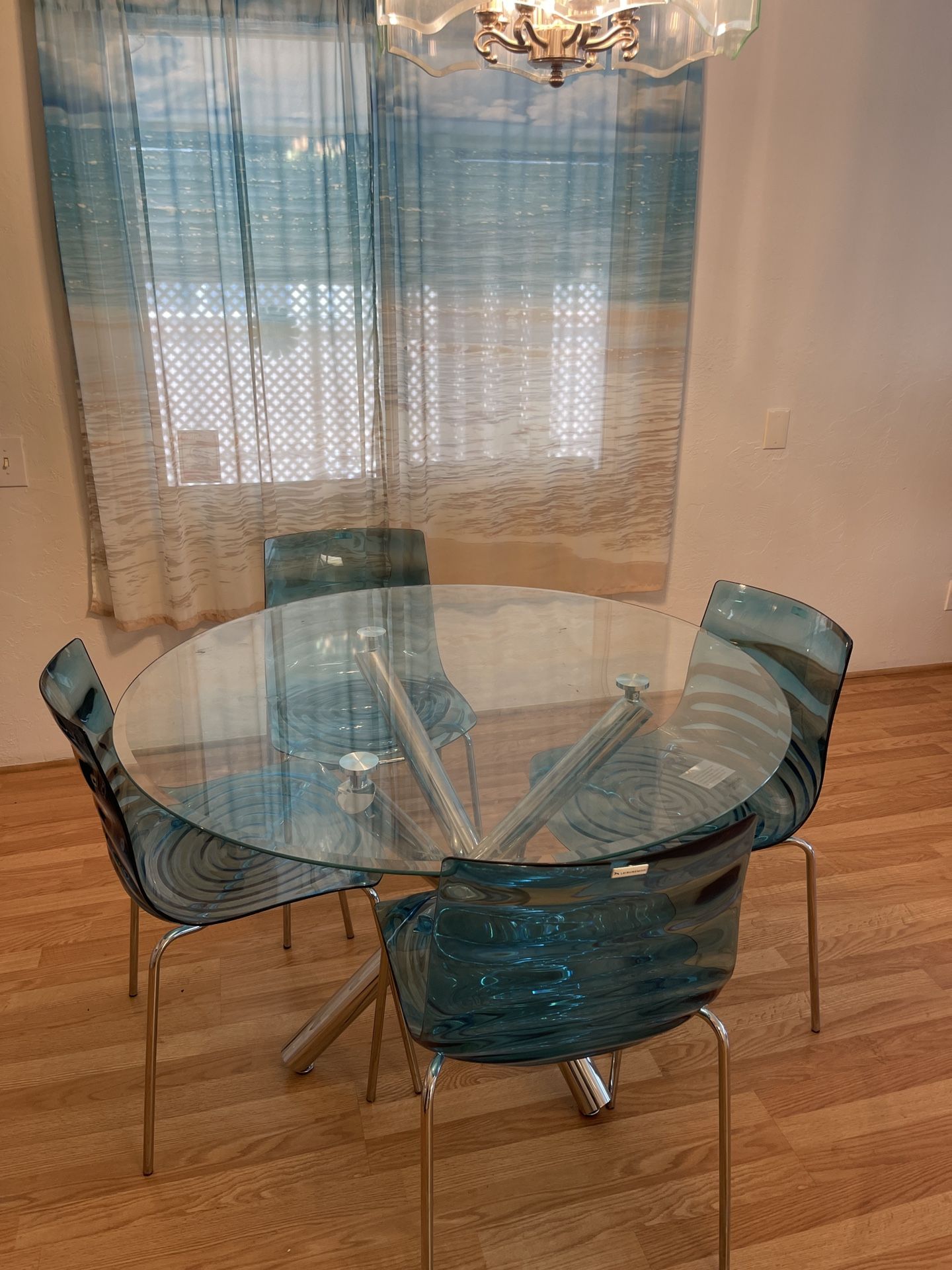 Table & Chairs