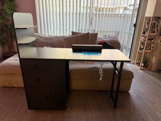 Nail tech  manicure table/desk.